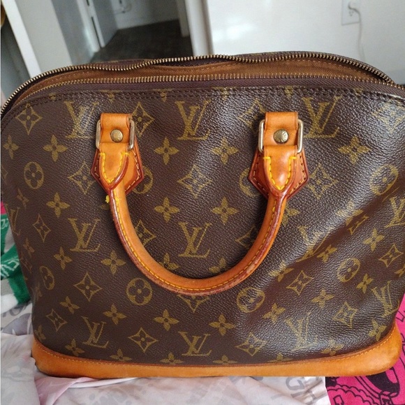 Authentic Alma Louis Vuitton handbag - Picture 2 of 9